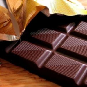 Cokelat Hitam Turunkan Tekanan Darah 78chocolate-negro-corazon.jpg